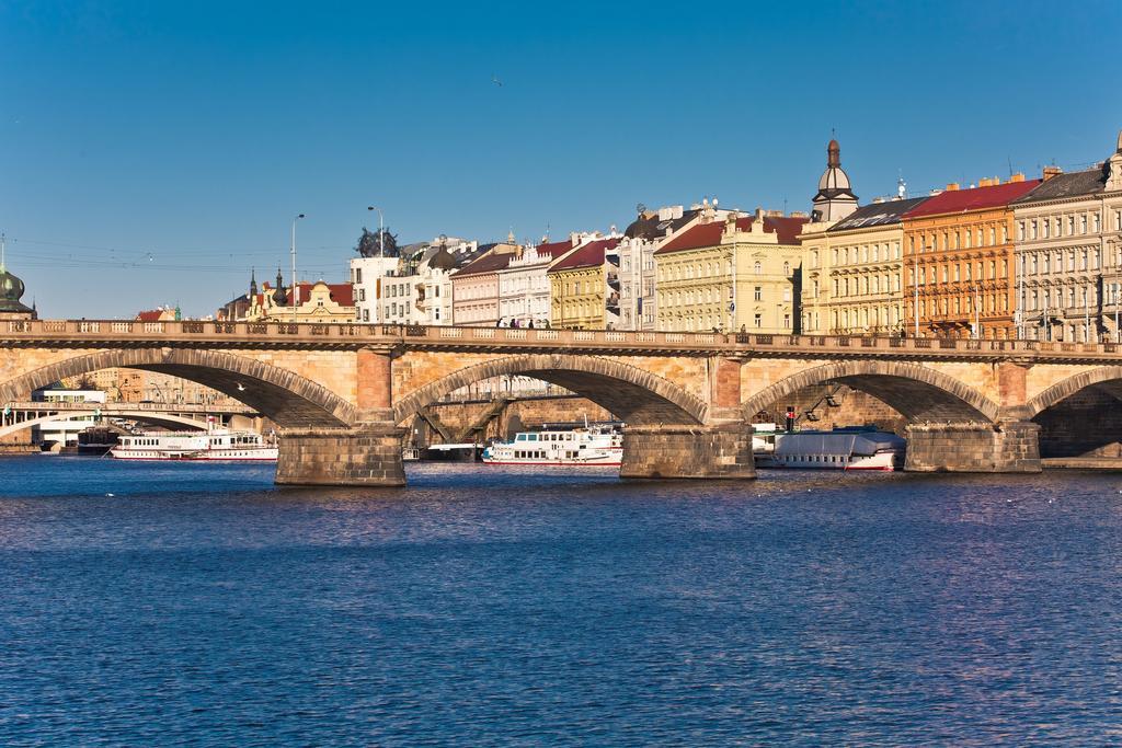 Admiral Botel Prag