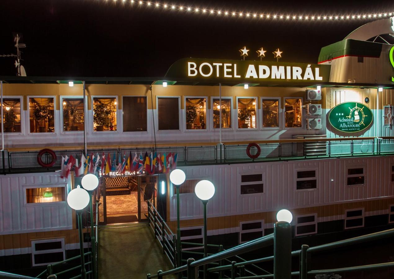 Hotel na wodzie Admiral 3*