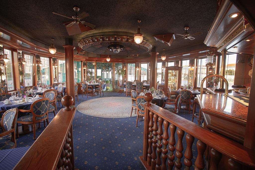 Admiral Hotel na wodzie Praga